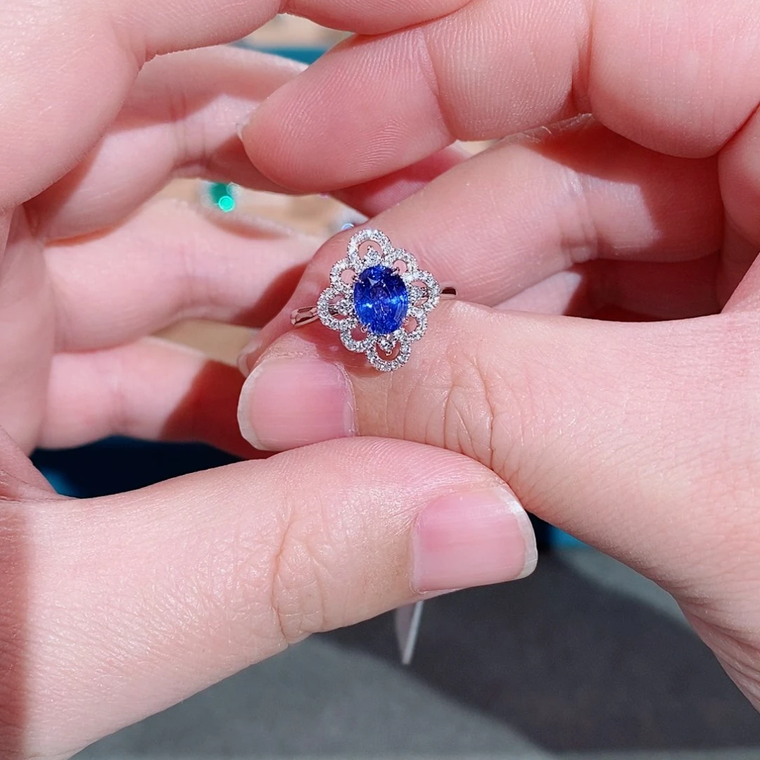 蓝宝石戒指18K金镶嵌1.54克拉