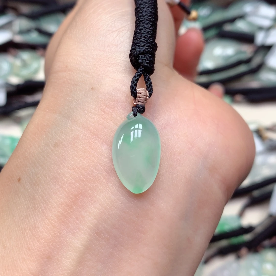 翡翠未镶嵌颈饰福瓜