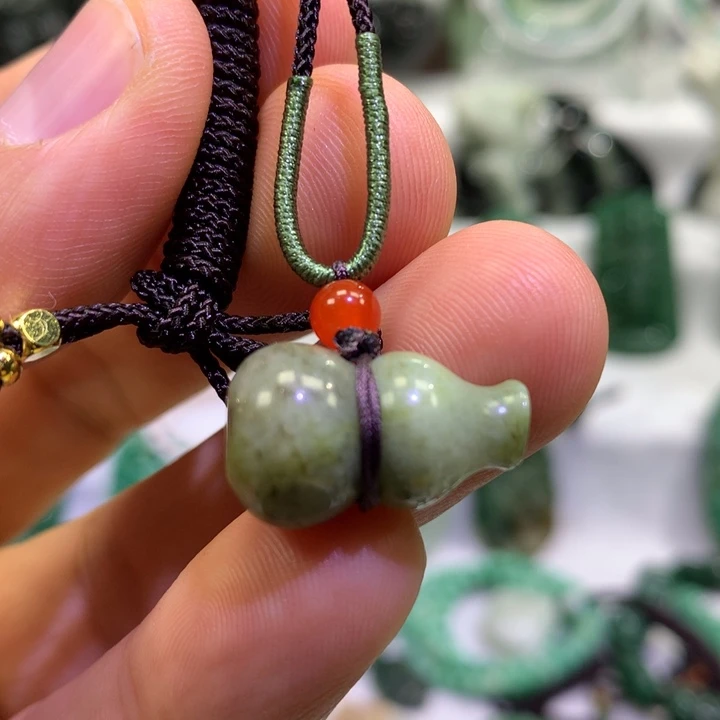 独山玉未镶嵌颈饰