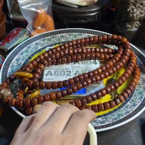 瓷片小*寻呼台的一个小女孩在一