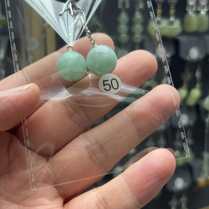 燕***飞银S925镶嵌翡翠耳饰