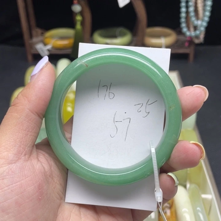 东陵石手镯未镶嵌