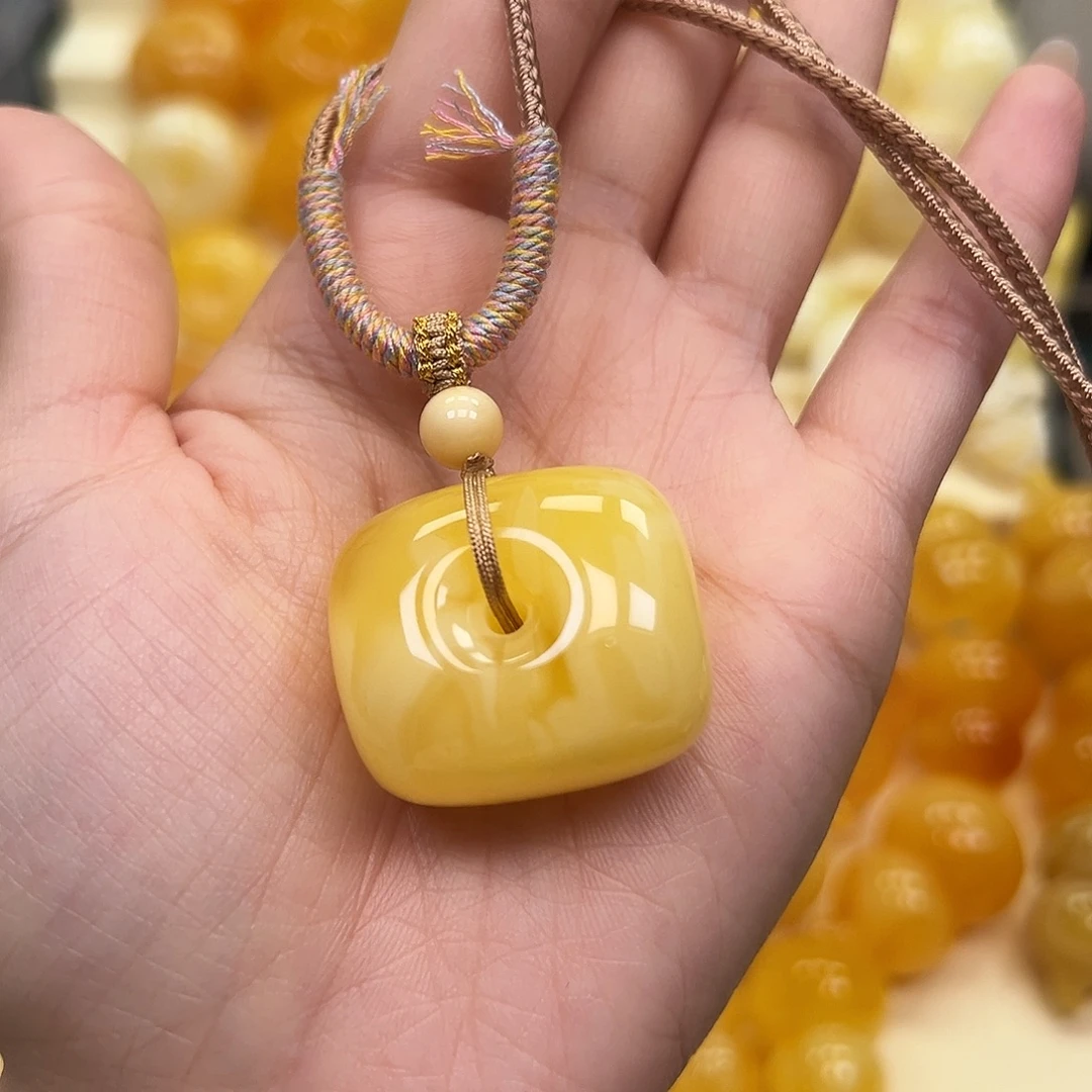 琥珀未镶嵌颈饰蜜蜡