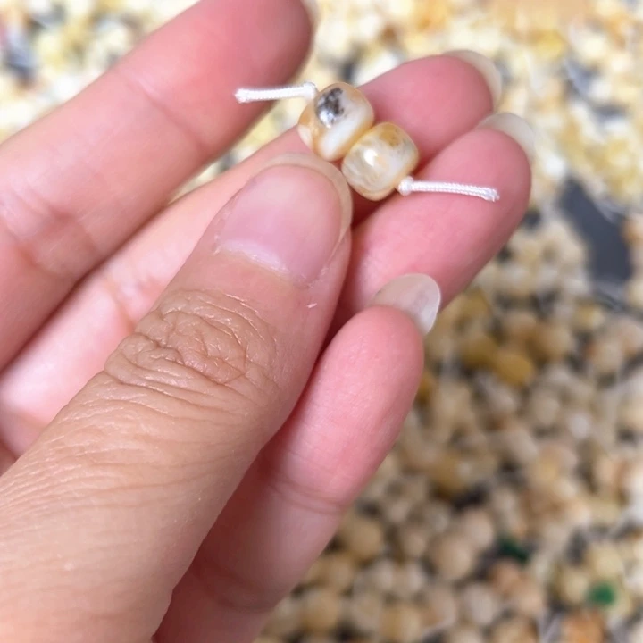 蜜蜡未镶嵌裸石8mm一对