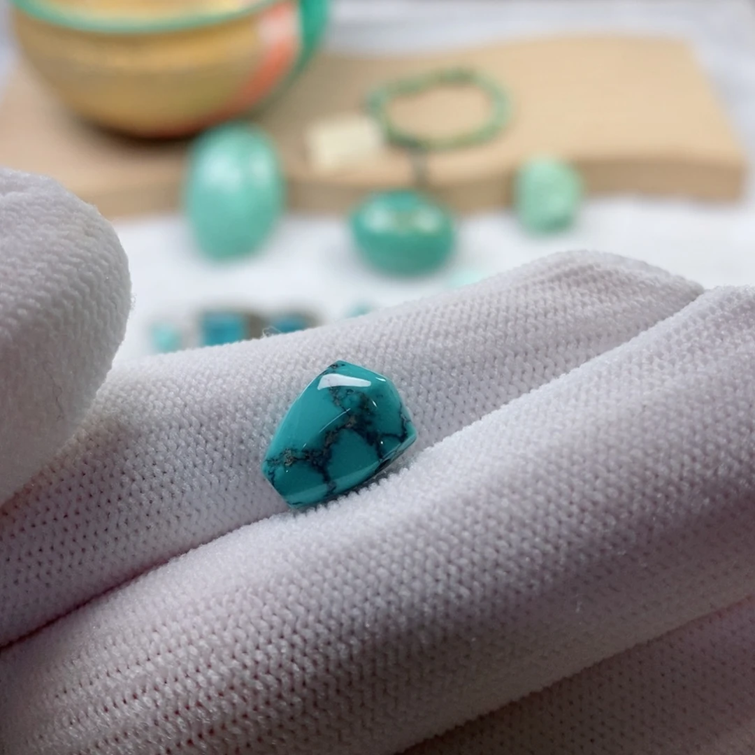 绿松石颈饰未镶嵌