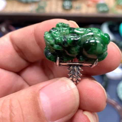 【闪购商品】颈饰未镶嵌翡翠人****随