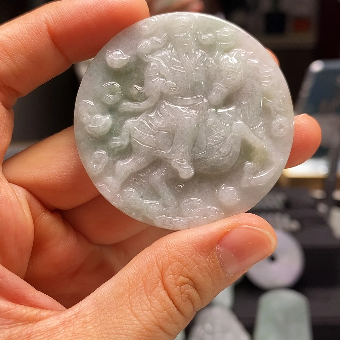 翡翠未镶嵌颈饰财神