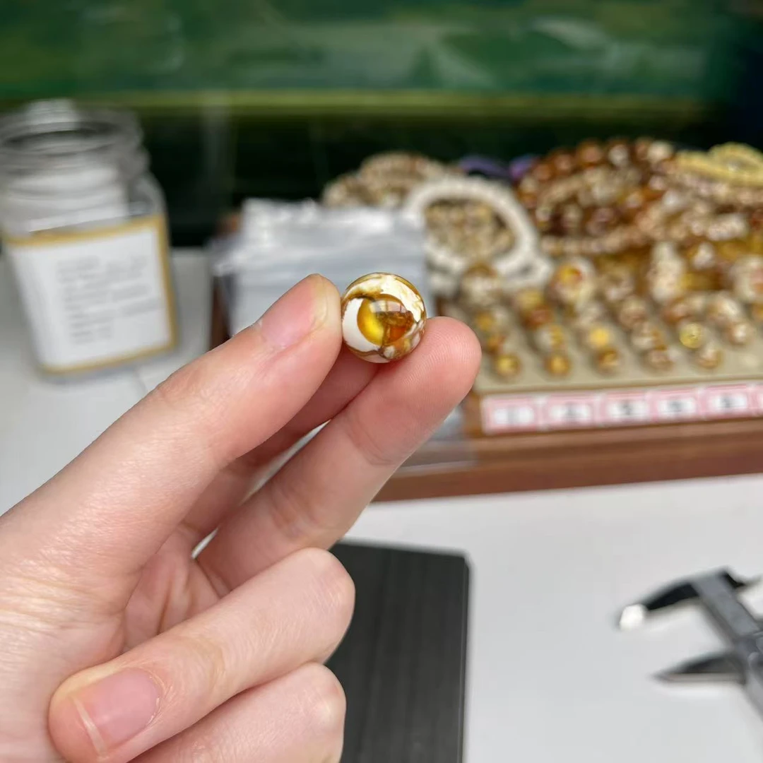 沁色蜜蜡白花圆珠一物一图尺寸13.3mm搭配手串好看1101号