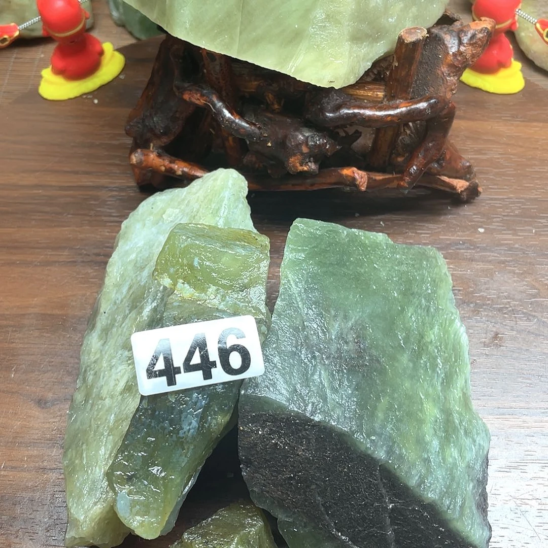 用***业蛇纹石玉未镶嵌原石