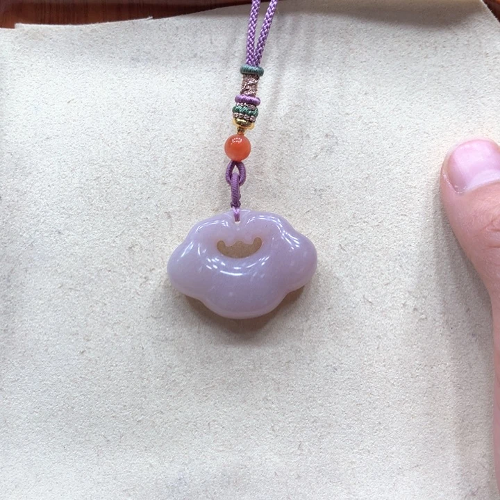 石英质玉颈饰合金珊*?