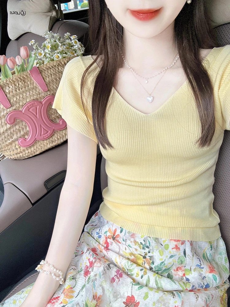奶黄色v领小飞袖冰丝短袖女夏季薄款气质修身显瘦正肩针织T恤上衣