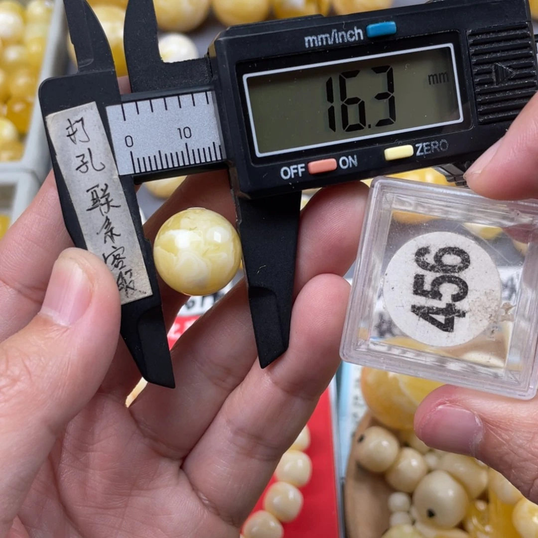 蜜蜡珠宝奇石未镶嵌