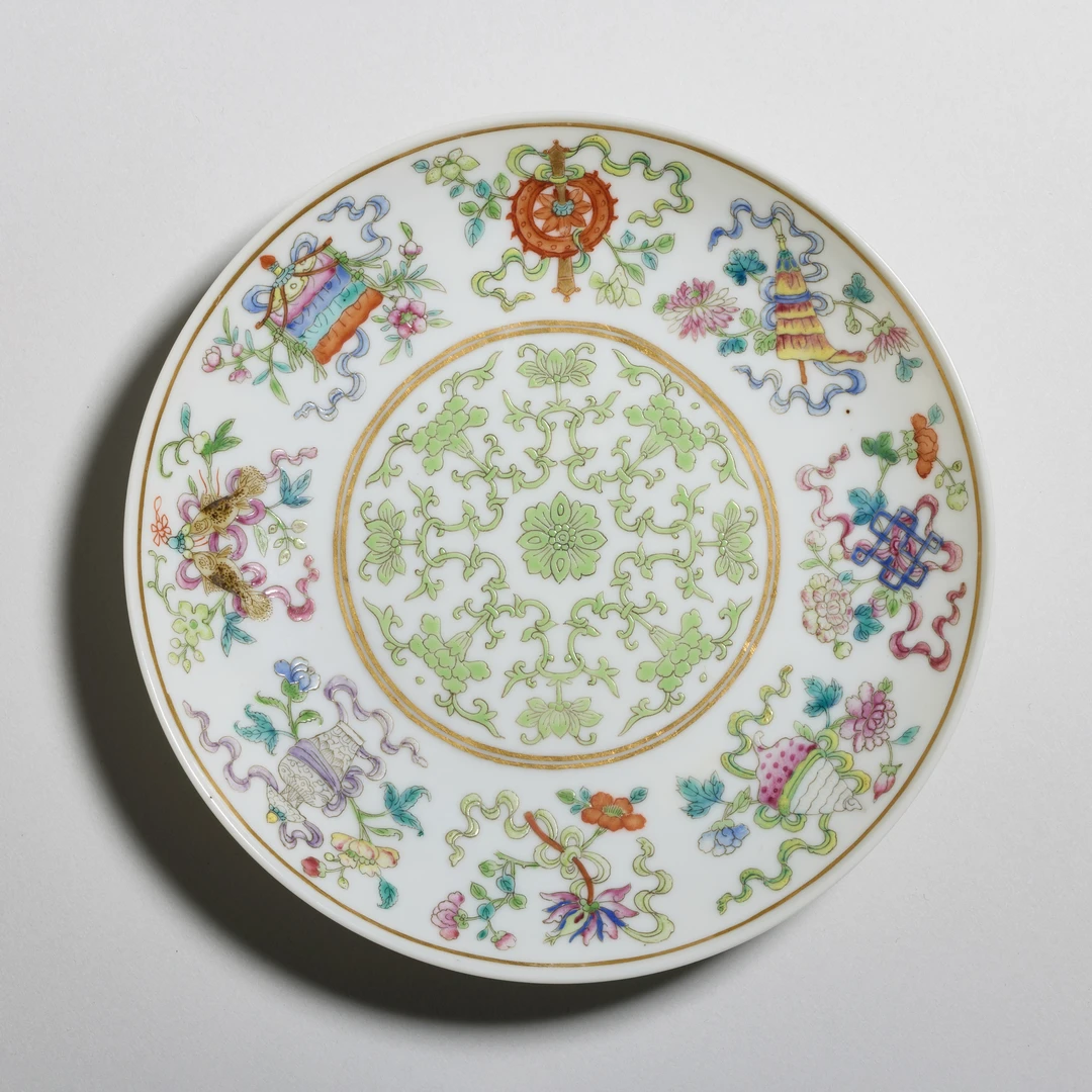 8、 清光绪 粉彩缠枝花卉八宝纹盘 【永乐大萌明轩（下）】