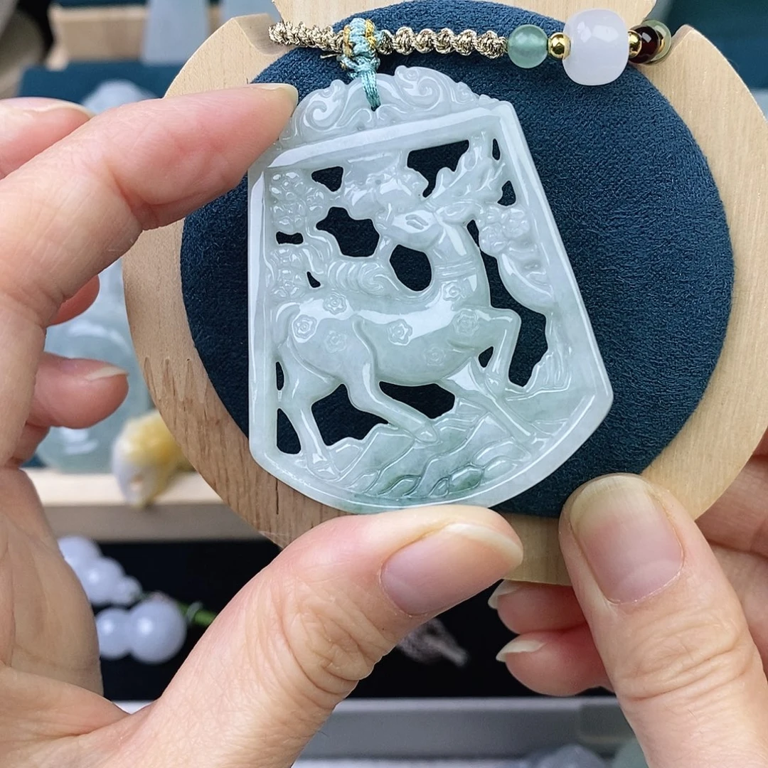 翡翠未镶嵌颈饰一路有你