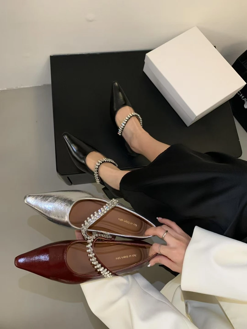 高级感晚晚玛丽珍鞋女粗跟春秋新款法式复古仙女红色尖头浅口单鞋