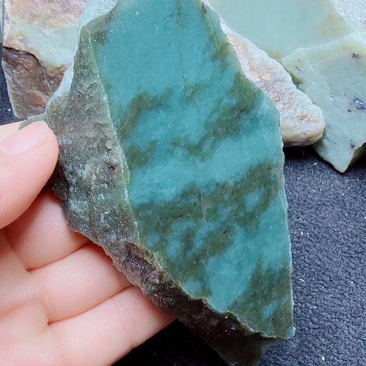 未镶嵌和田玉（糖玉）珠宝半成品