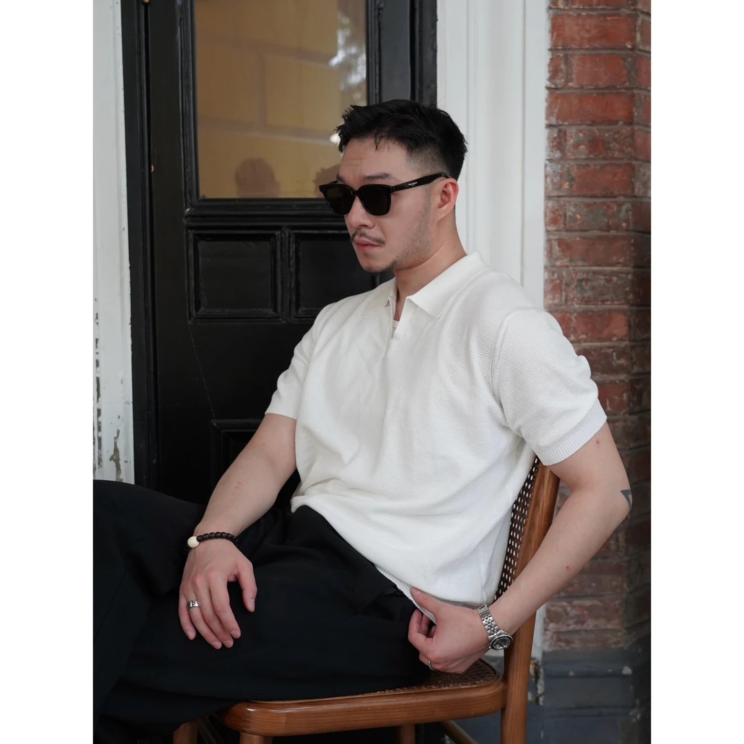 张时予-男士休闲220克14跳针特殊纹理织法简约纯色海鸥领翻领T恤