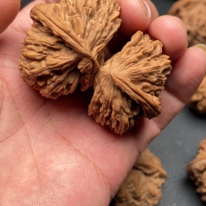 白***石把件文玩核桃半臂