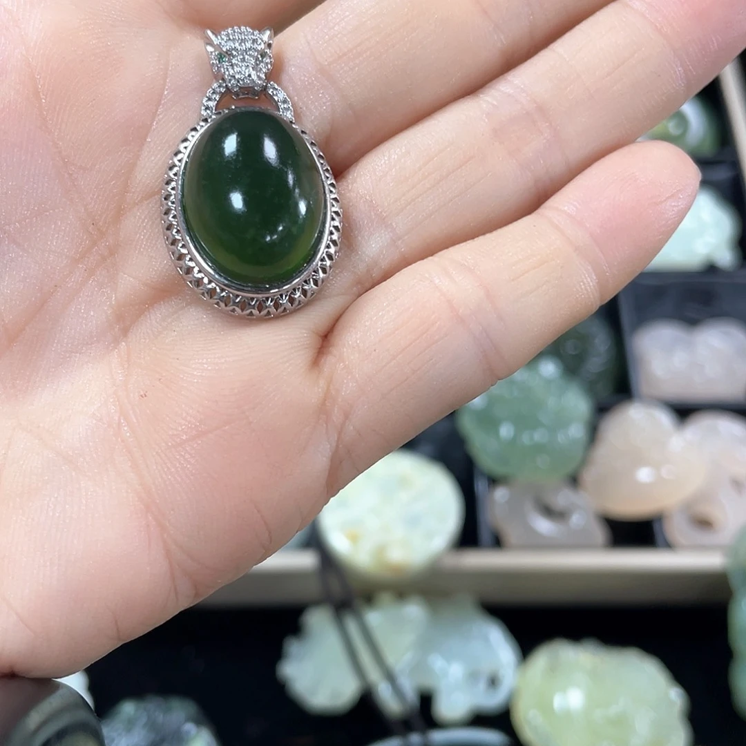 石英质玉颈饰合金余**以