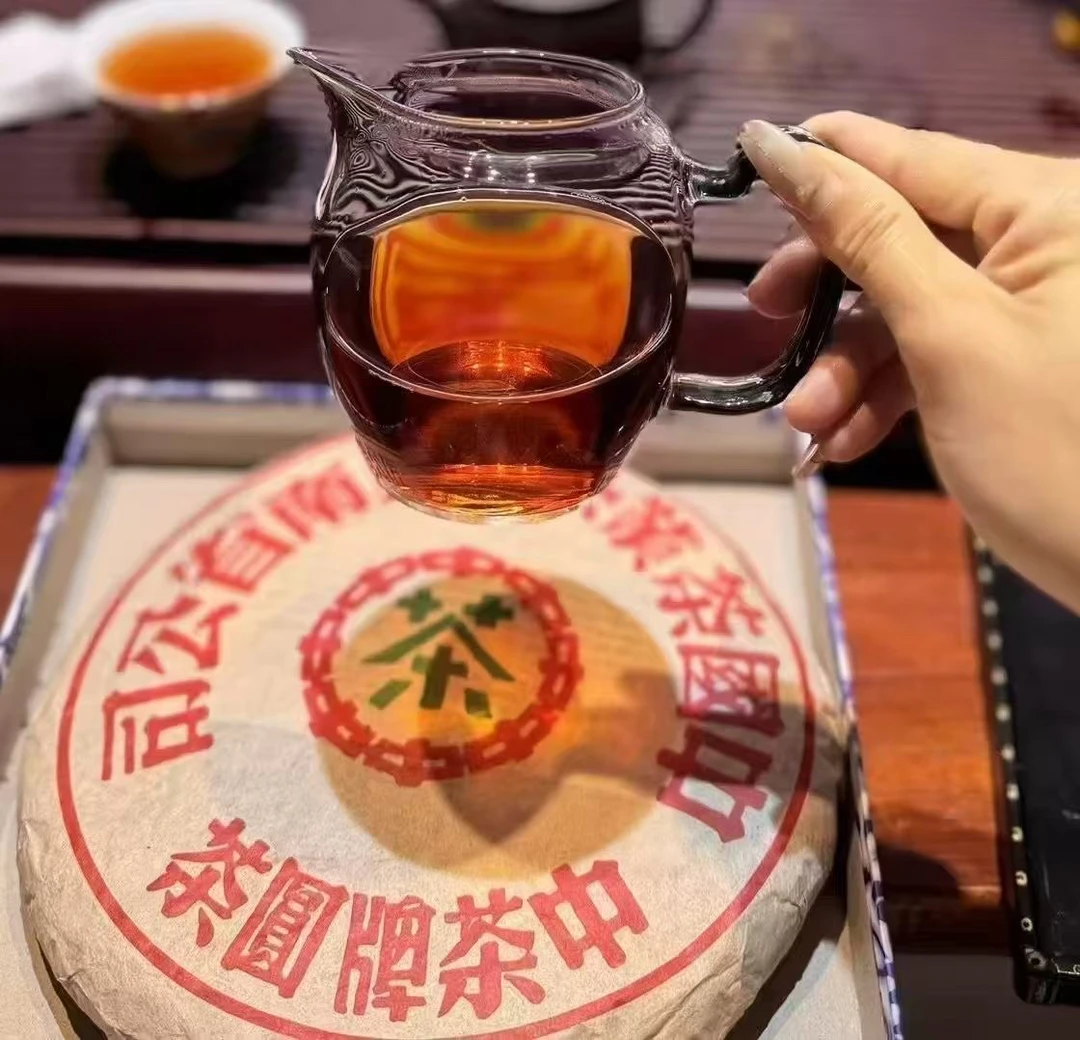 80年代老绿印云南勐海印级十年生茶普洱茶优质茶饼云南特色茶品