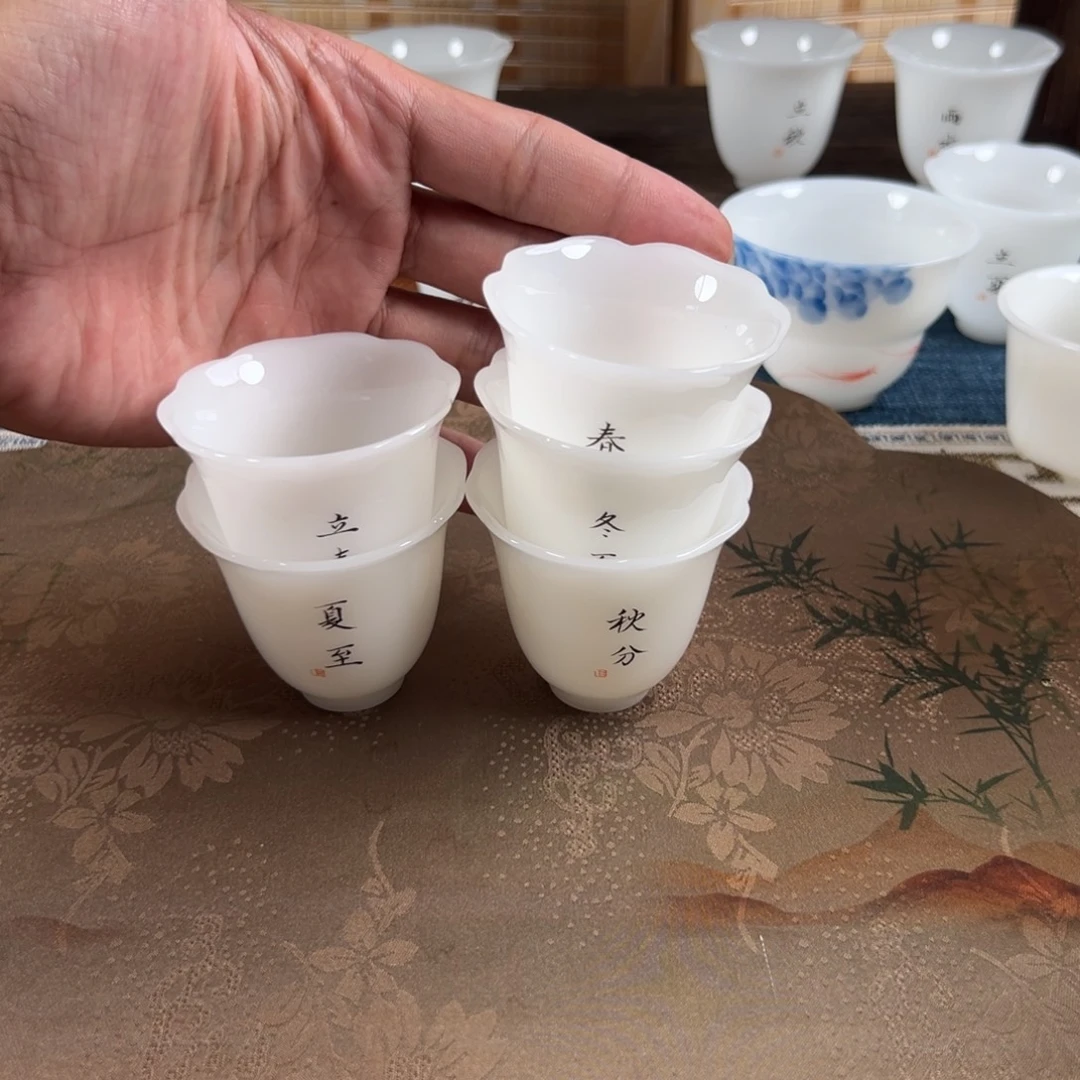 杯子采用优质瓷土制作单品