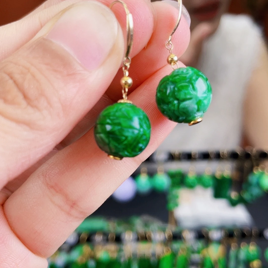 18K金镶嵌翡翠耳饰