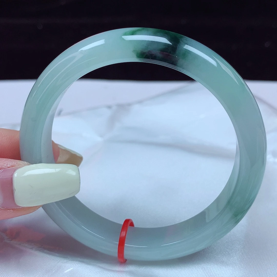 翡翠手镯未镶嵌55圈