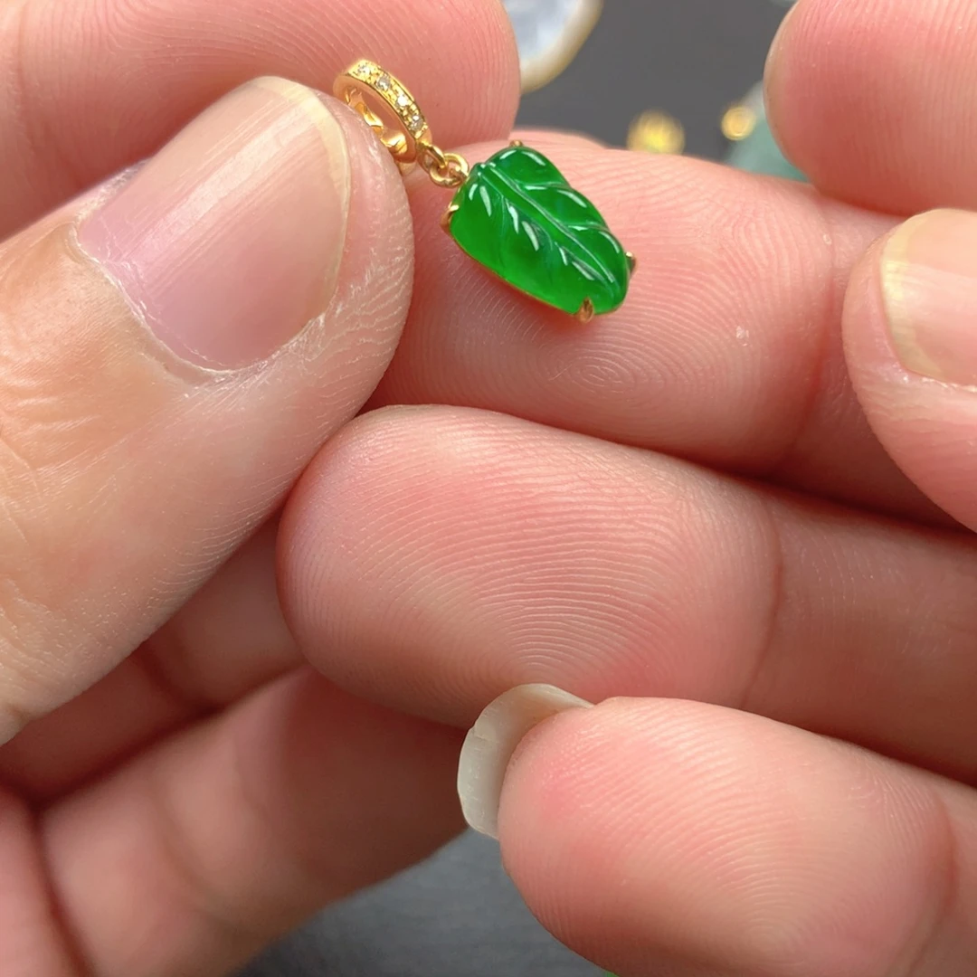 【闪购商品】颈饰18K金镶嵌翡翠翡翠