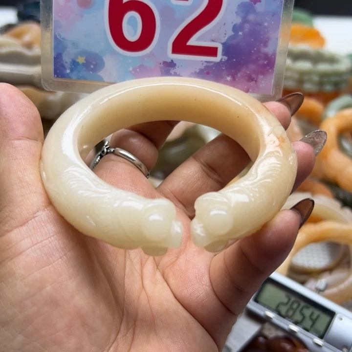 未镶嵌手镯石英岩玉