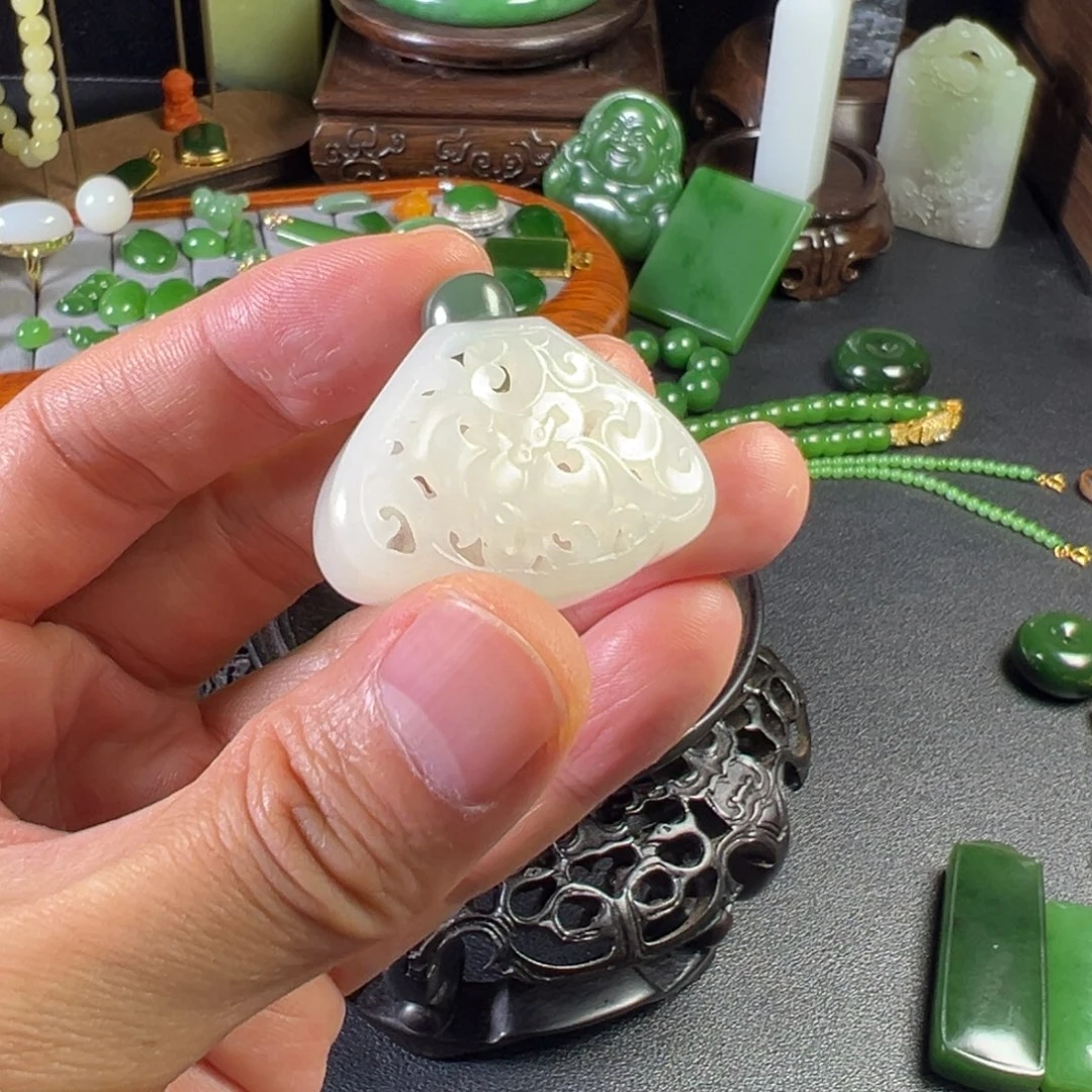 和田玉未镶嵌颈饰