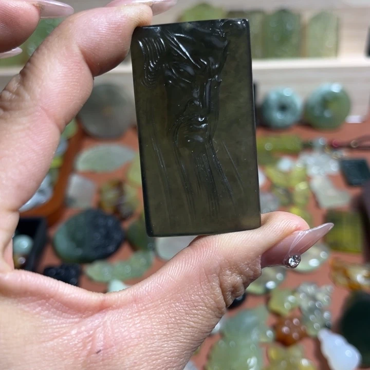 蛇纹石玉合金颈饰