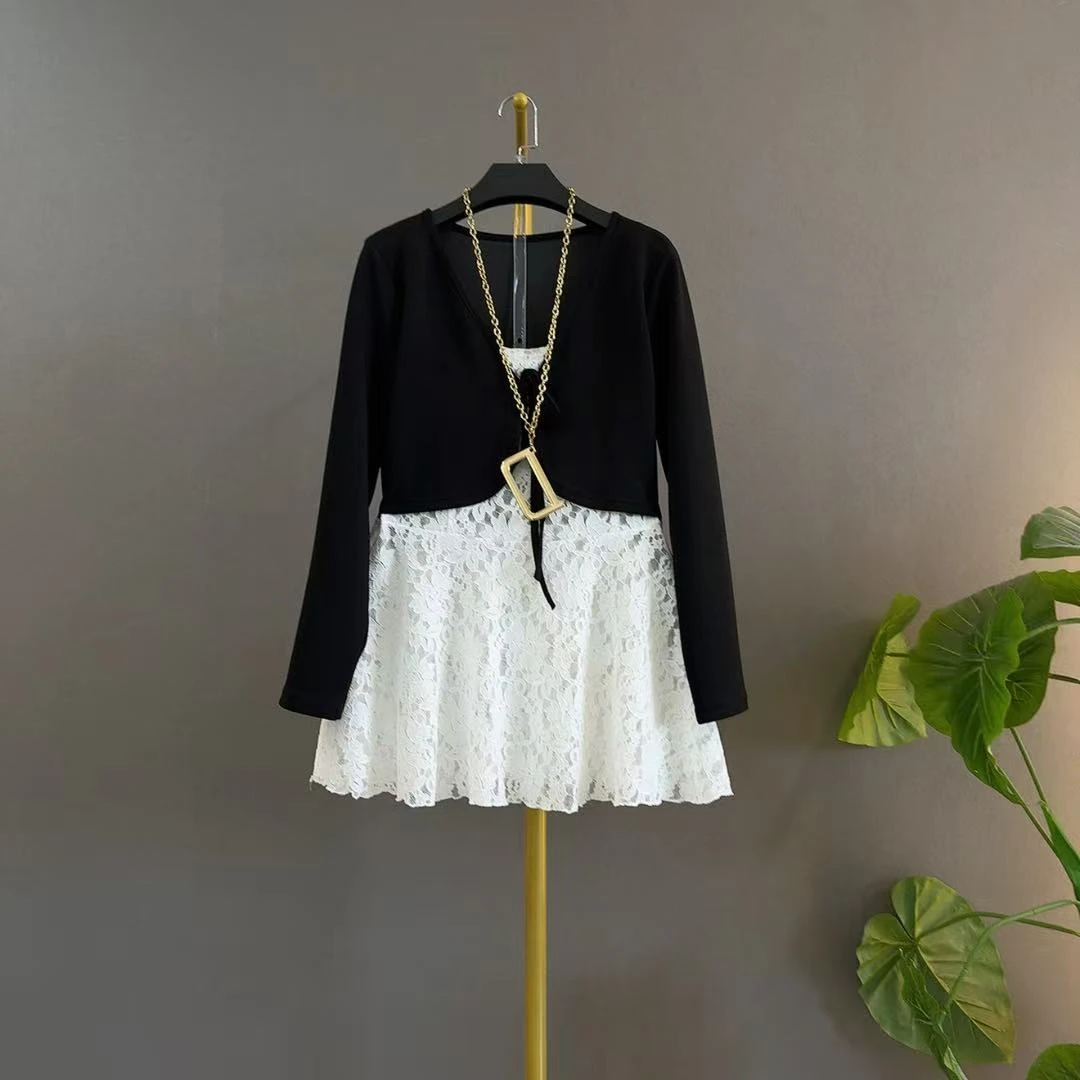 V领甜辣风秋季成人厚款常规衬衫时尚网红拼接洋气蕾丝打底衫