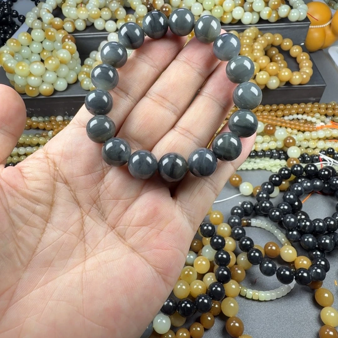 大***豆未镶嵌手链和田玉