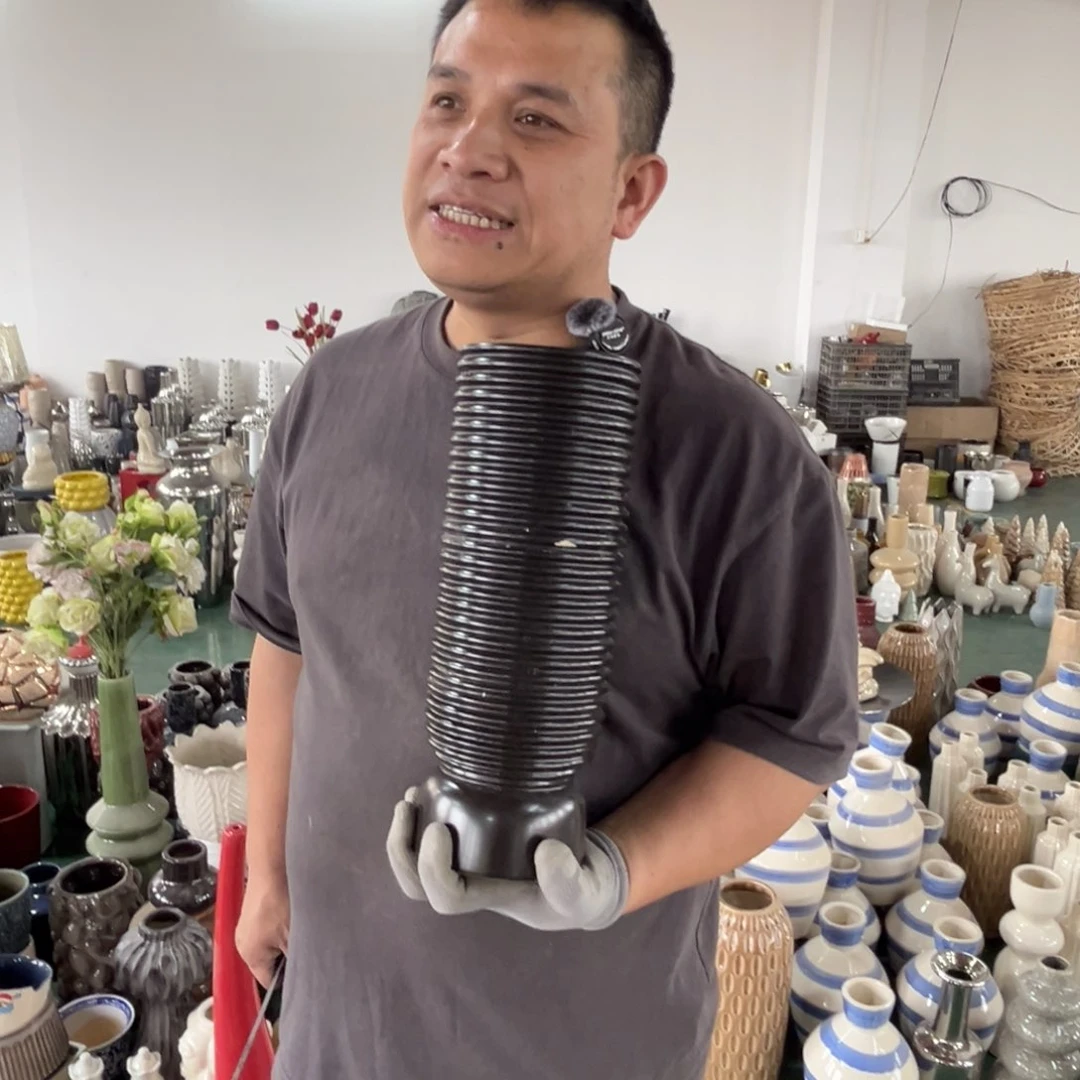 摆件86 号高中低温陶瓷瓶（部分微瑕）