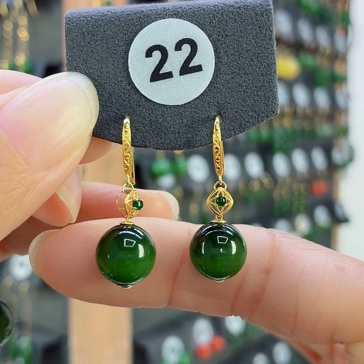 18K金镶嵌和田玉耳饰