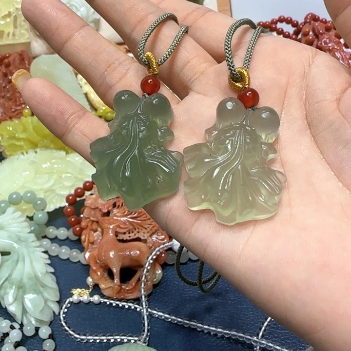 未镶嵌蛇纹石玉吊坠