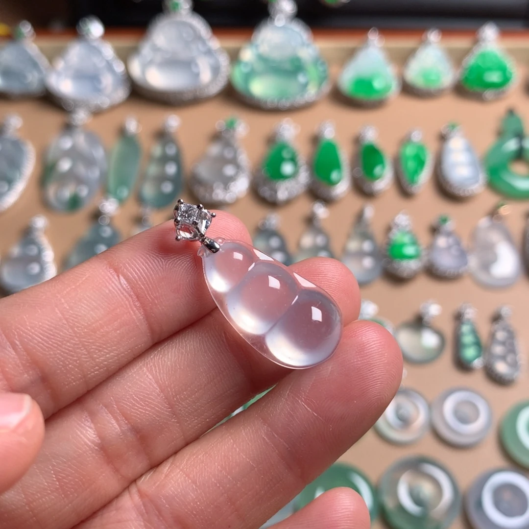 翡翠18K金镶嵌吊坠(不含链)炸光小福豆