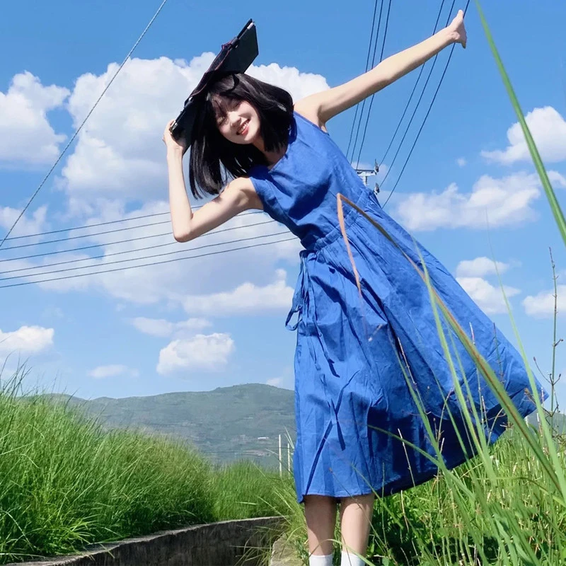 夏季气质温柔田园显白小个子蓝色背心连衣裙飘逸度假风收腰显瘦女