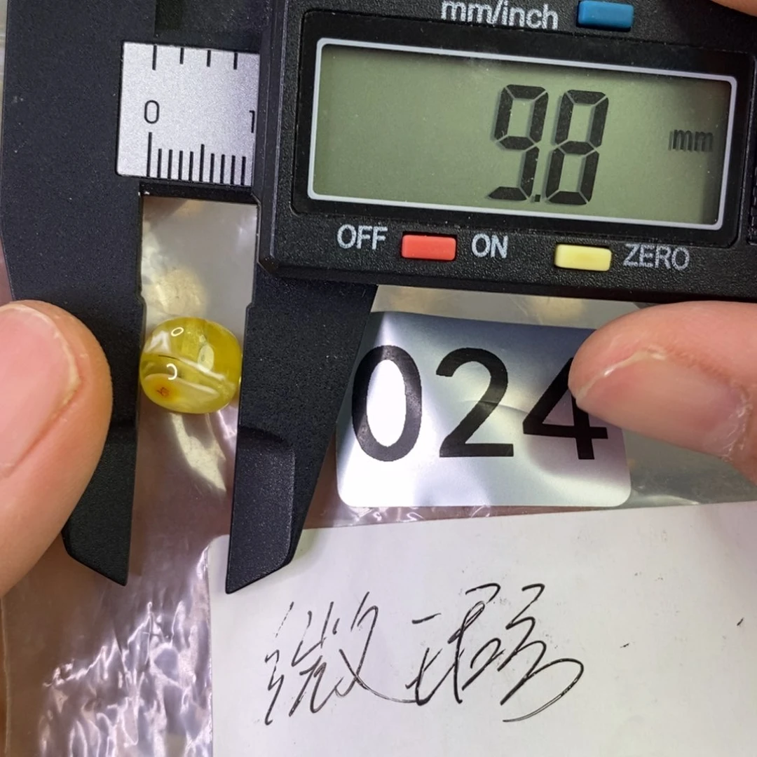 未镶嵌琥珀裸石琥珀蜜蜡吊坠，琥珀