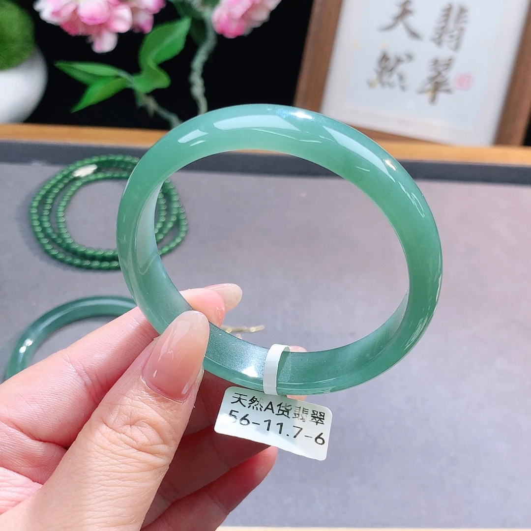 未镶嵌手镯（圆镯）翡翠