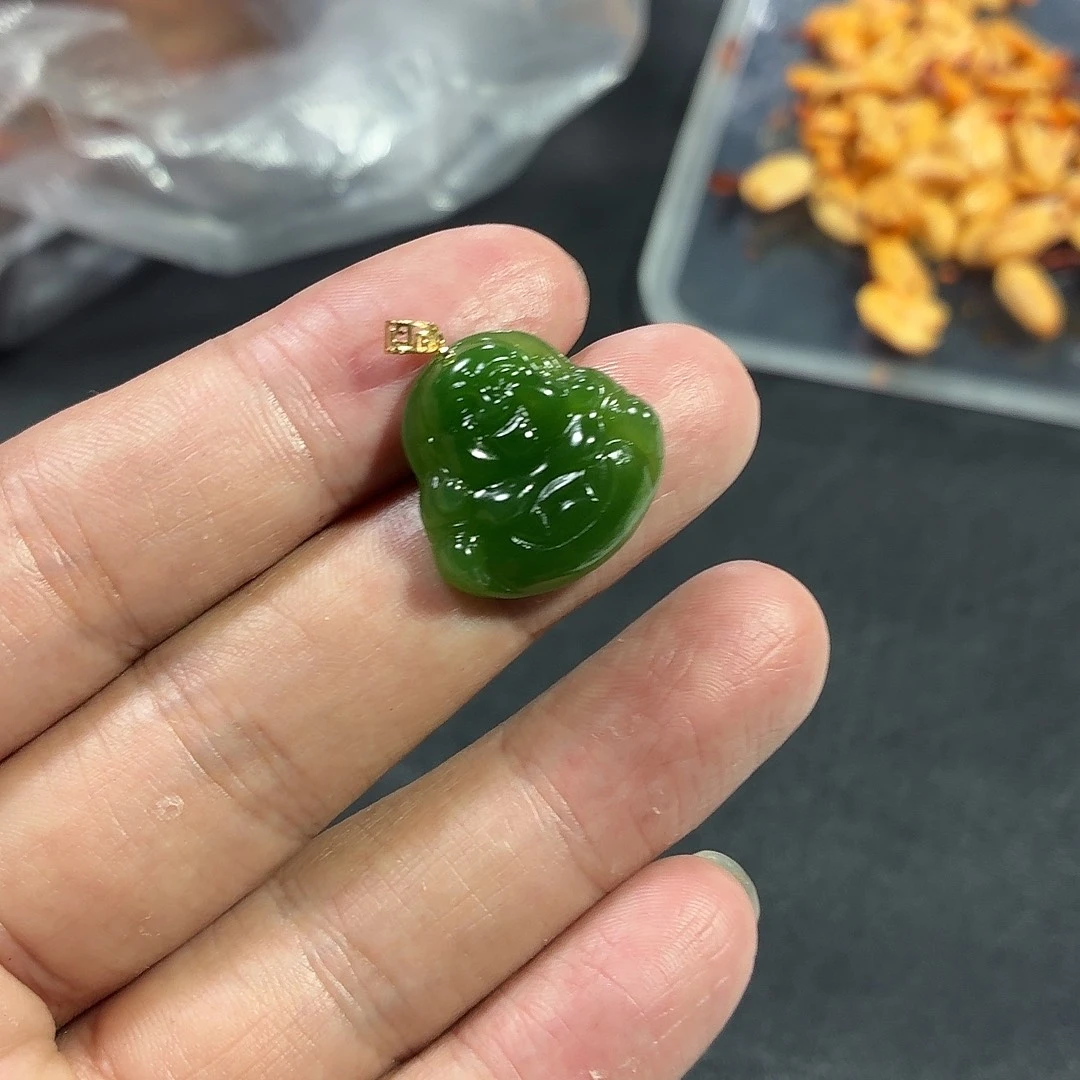酸***梅颈饰未镶嵌和田玉