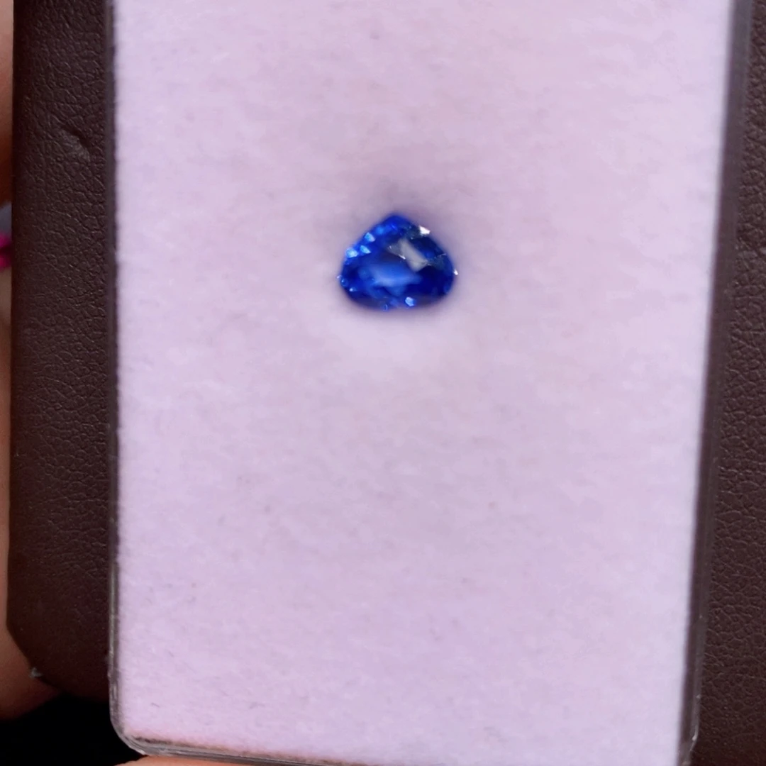 蓝宝石裸石天然蓝宝石
