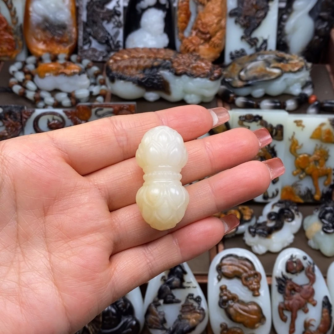 颈饰未镶嵌和田玉