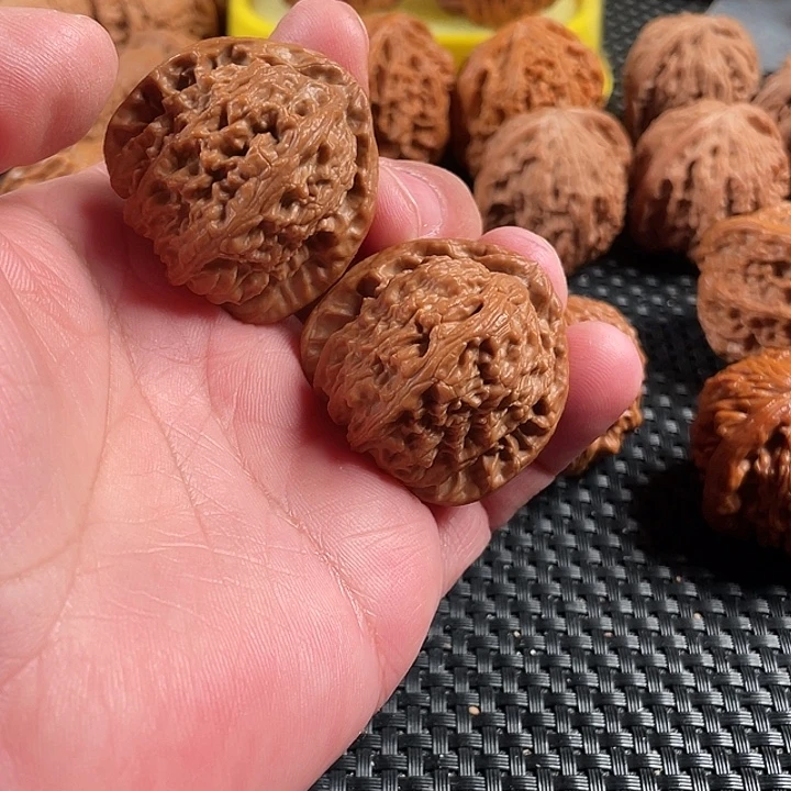 ✘***ú文玩核桃把件三角白40尺