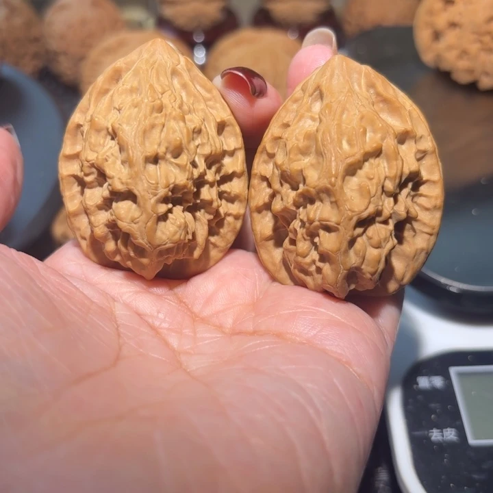 把件文玩核桃36十三陵鸡心