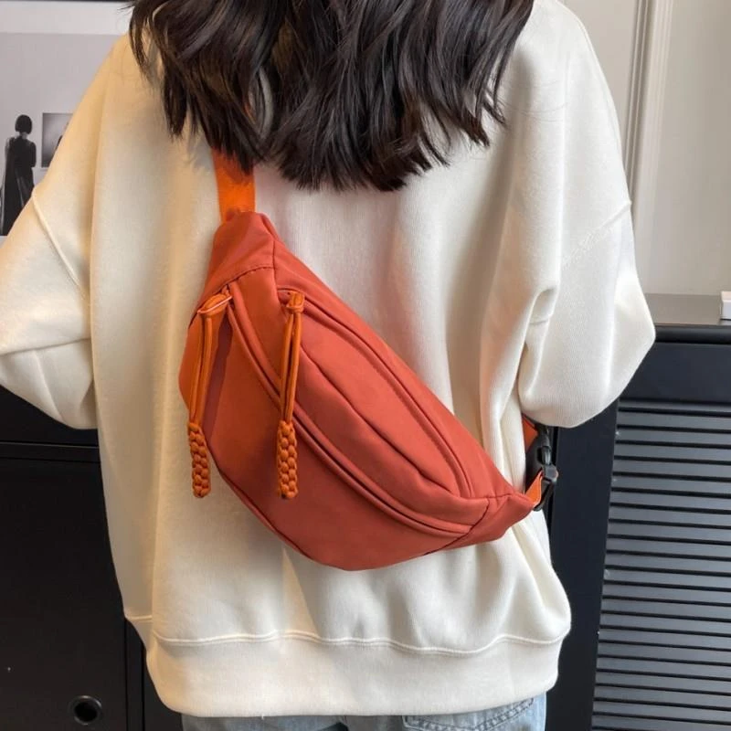 帆布休闲小包包女2025新款潮斜挎包运动胸包百搭布包女士腰包女式