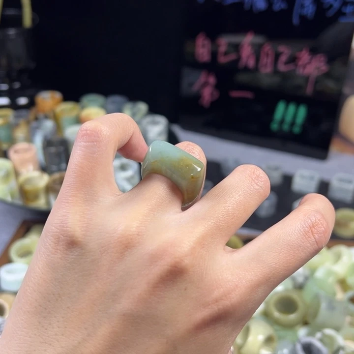 蛇纹石玉未镶嵌戒指