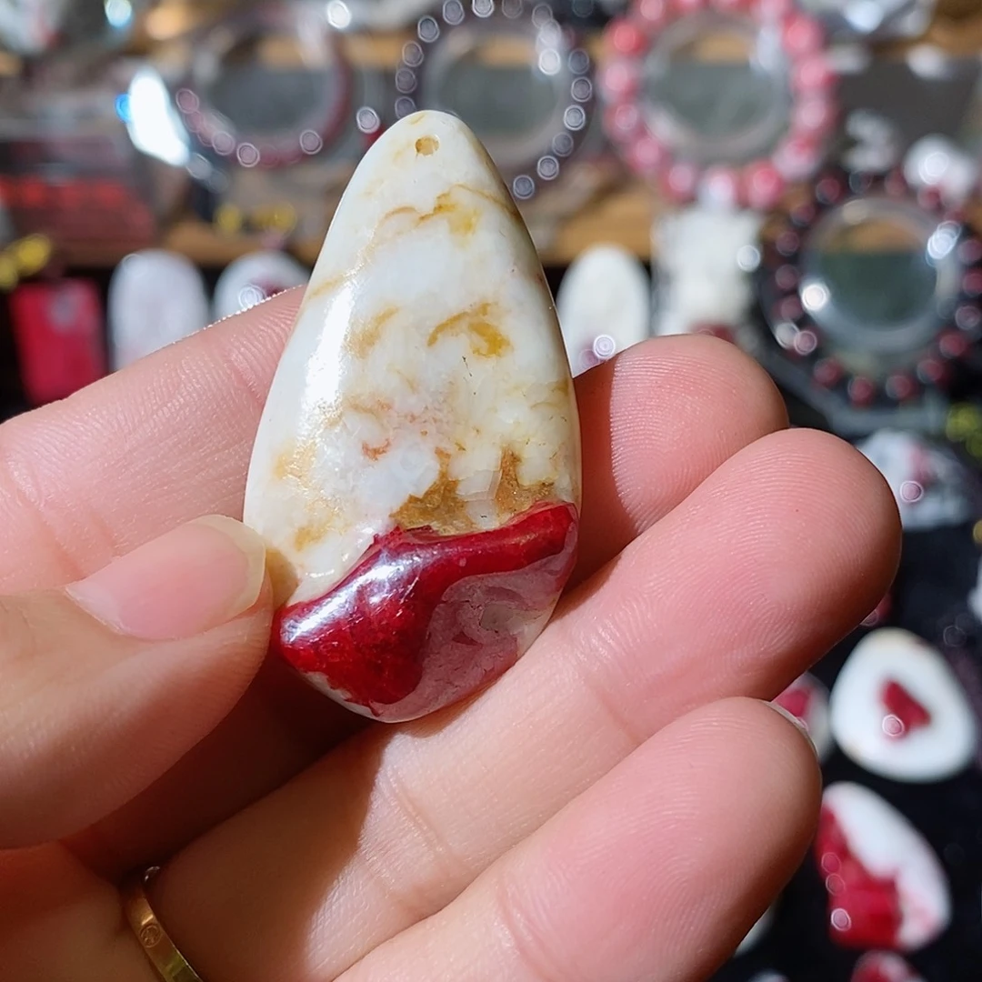 天然辰砂原石晶体吊坠
