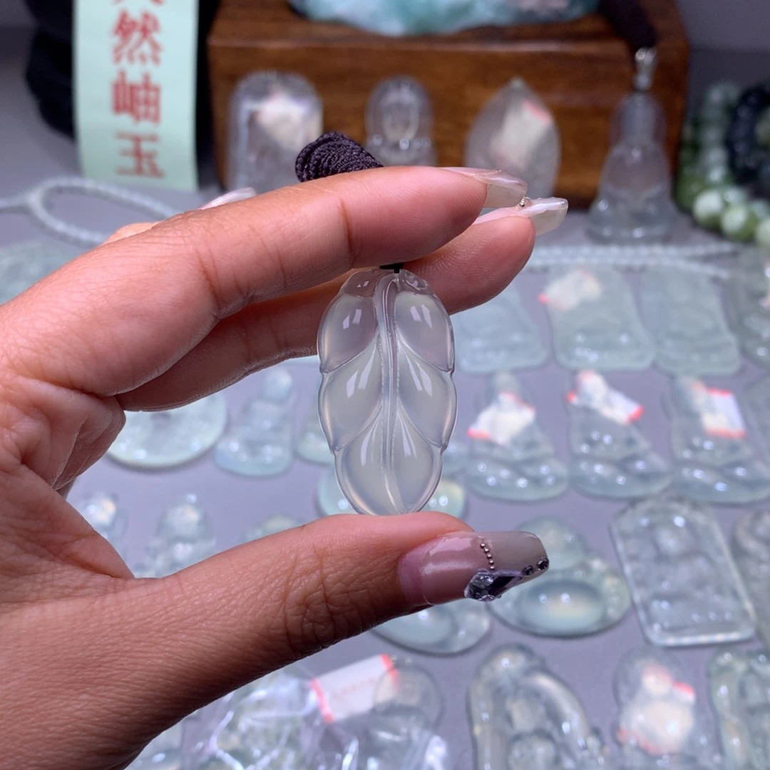 蛇纹石玉颈饰未镶嵌尼****木