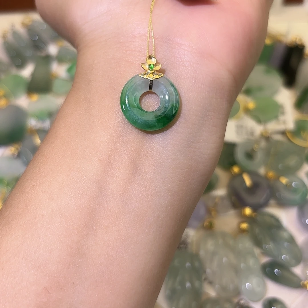 翡翠18K金镶嵌颈饰甜甜圈